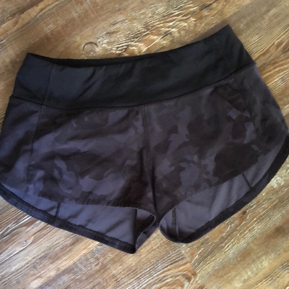 Lululemon size 2 regular speed up shorts Camo deep coal